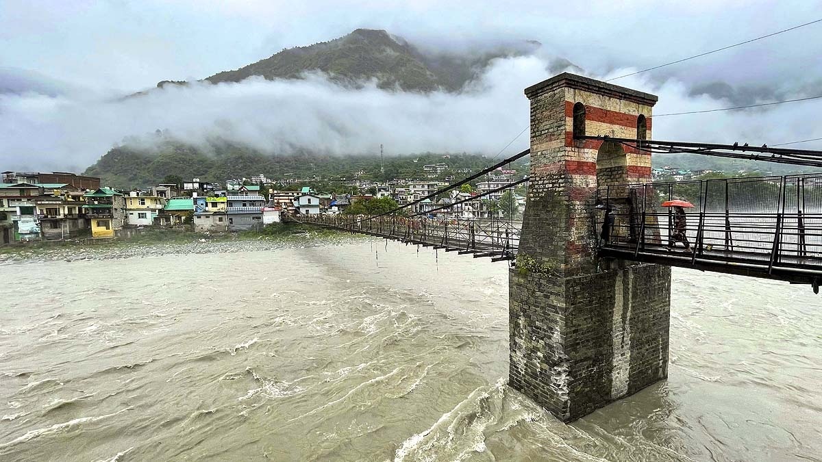 वीकेंड पर पहाड़ों की सैर करने वाले सावधान! भारी बारिश का अनुमान