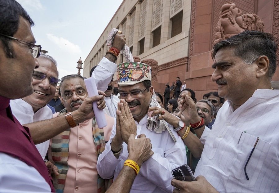 NDA सांसदों ने किया धर्मेंद्र प्रधान का स्वागत