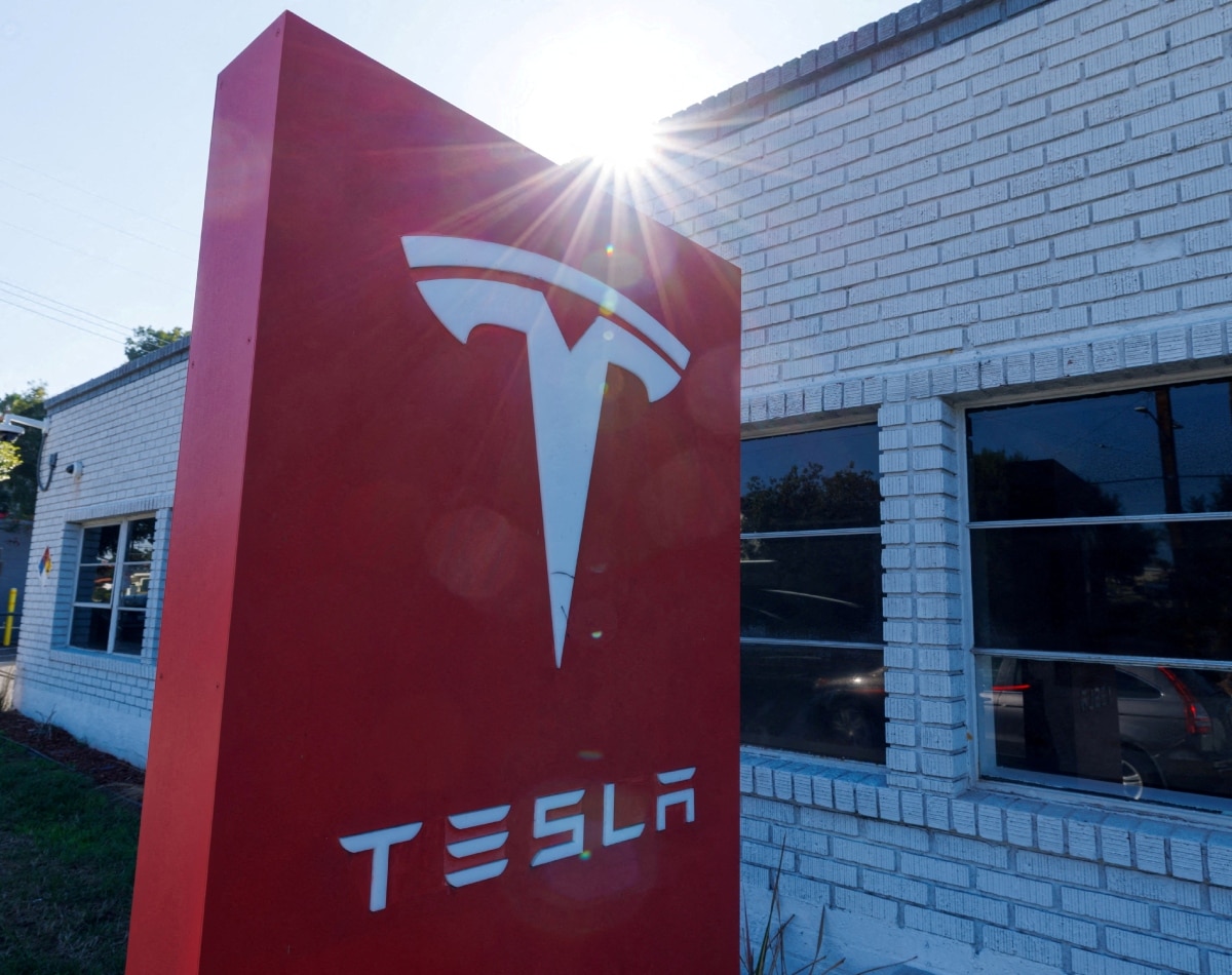 पहले SpaceX, अब Tesla शेयर क्रैश 