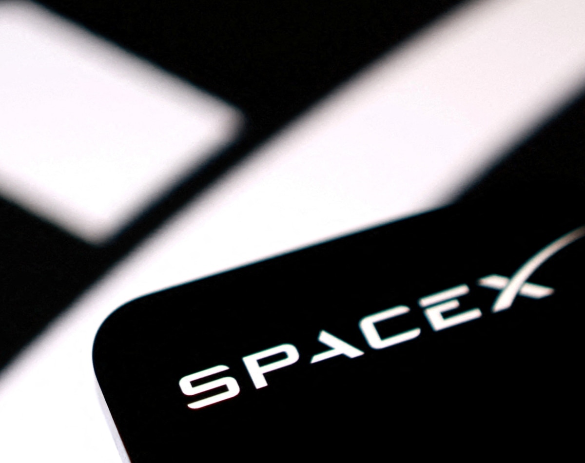 SpaceX का भाव करीब आधा रह गया