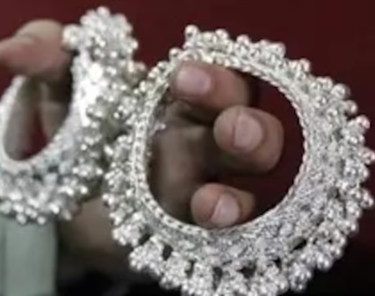 दो दिन से लगातार टूट रही Silver