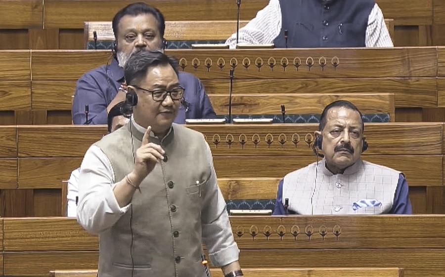रिजिजू ने कांग्रेस पर लगाया सदन नहीं चलने देने का आरोप