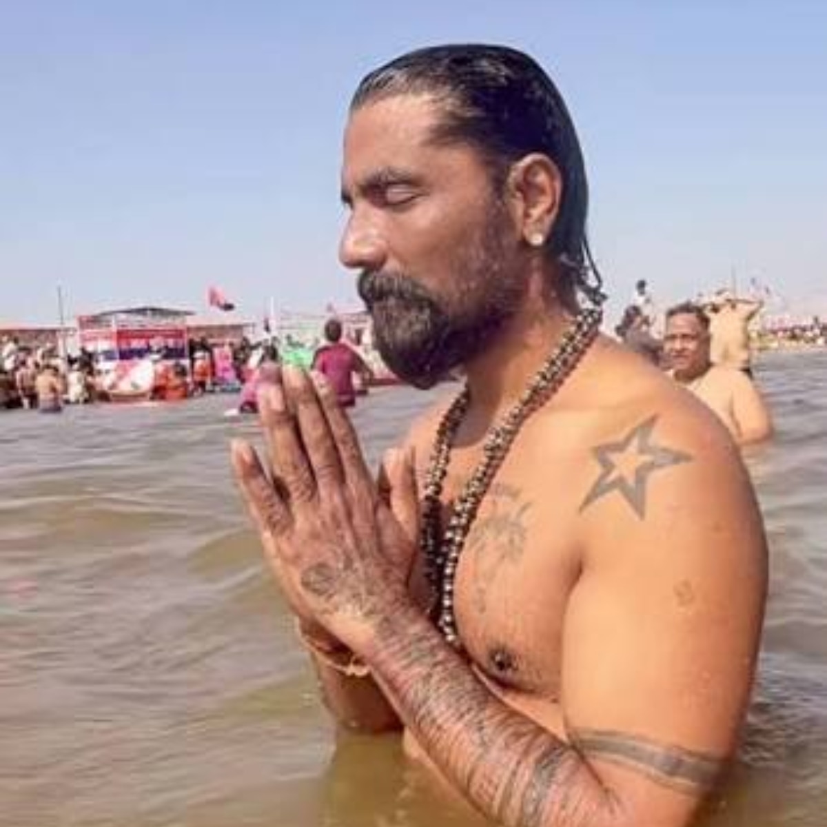 महादेव के चरणों में झुकते हैं सलमान खान से सारा अली खान तक