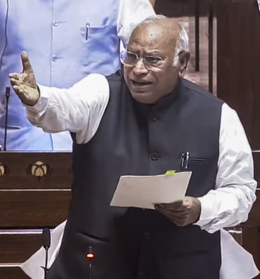 हम चर्चा से भाग नहीं रहे- खड़गे