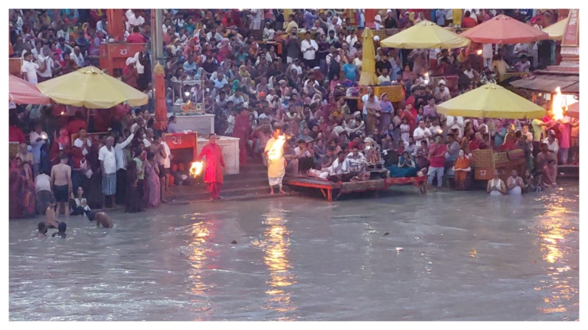 गुरु पूर्णिमा पर आस्था का जनसैलाब
