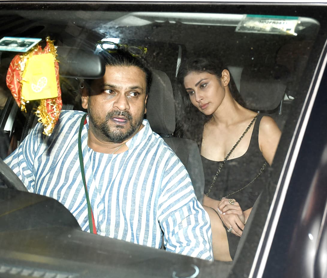 Mouni roy angry