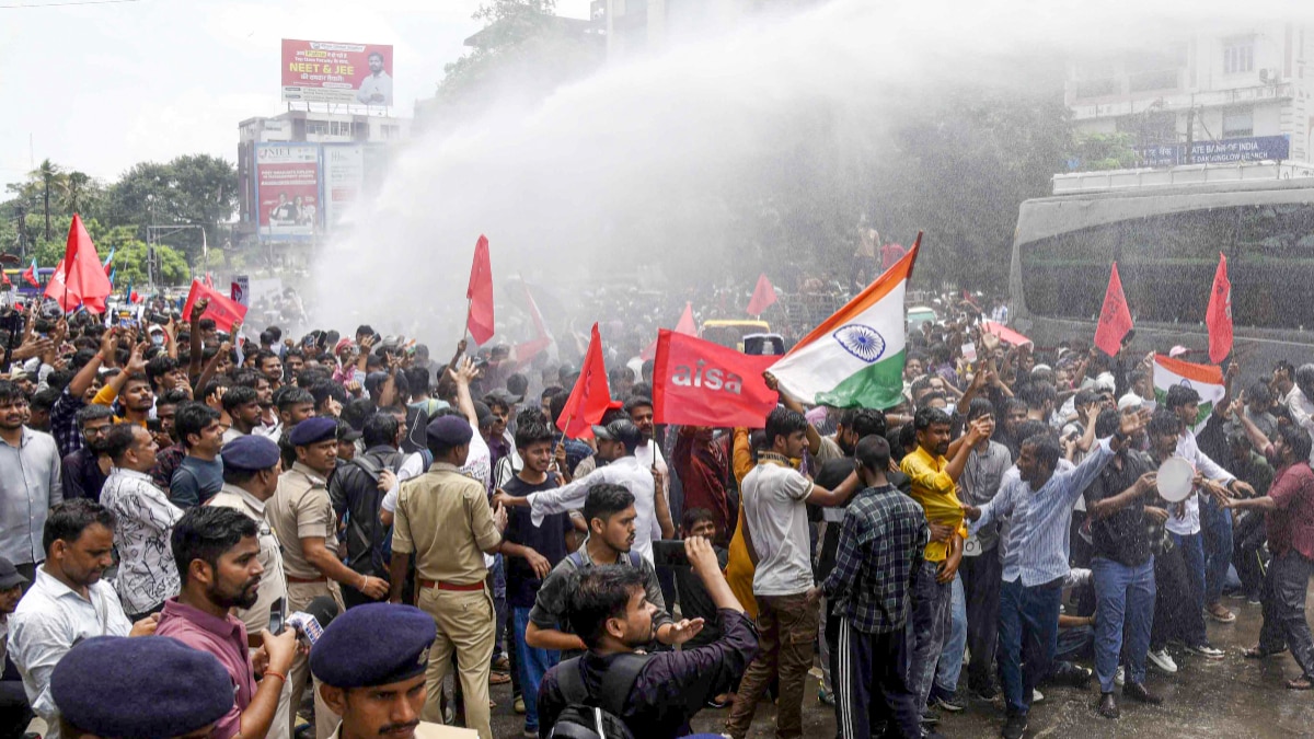 NEET-UG विवाद पर पटना में छात्रों का बड़ा मार्च
