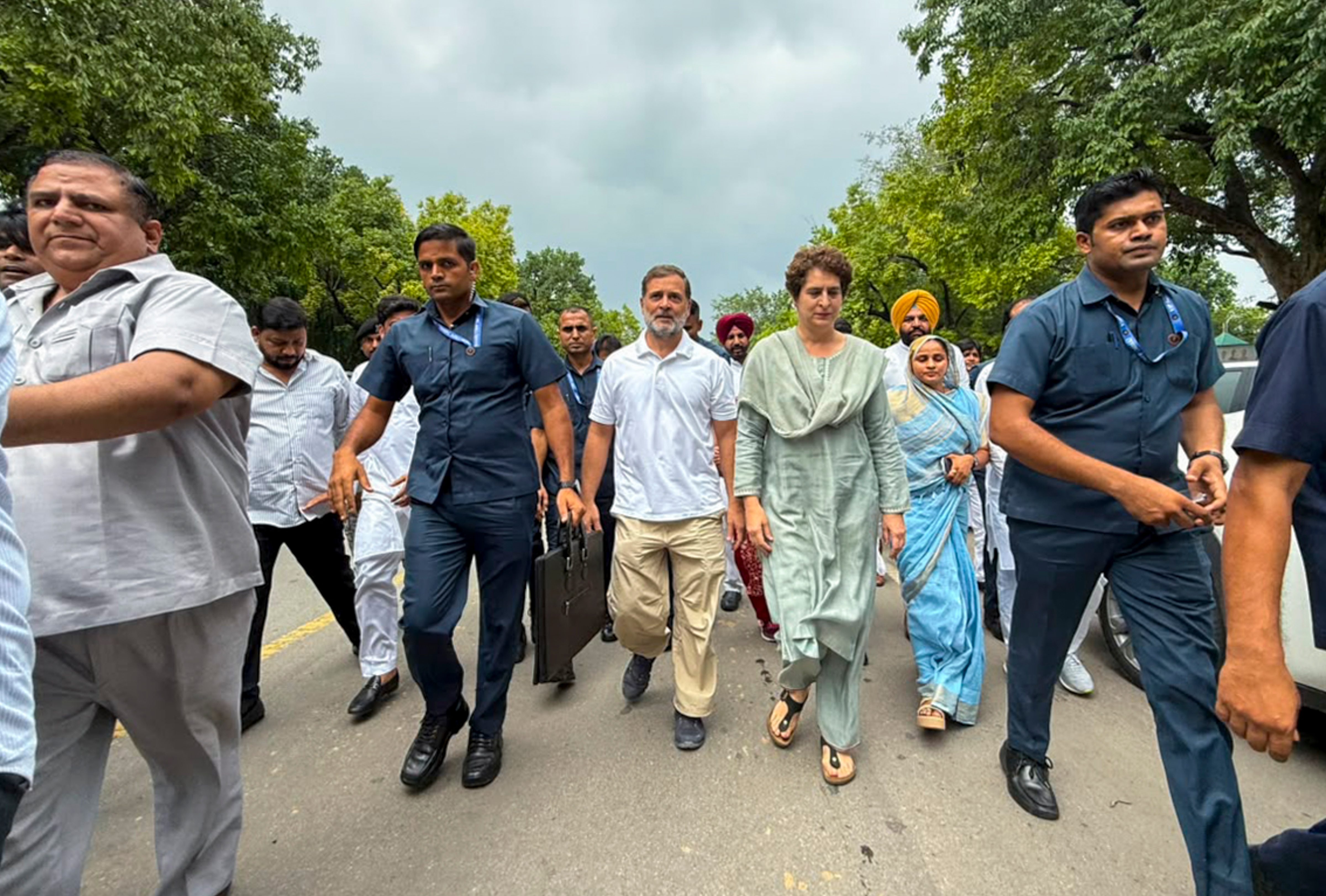 rahul priyanka gandhi