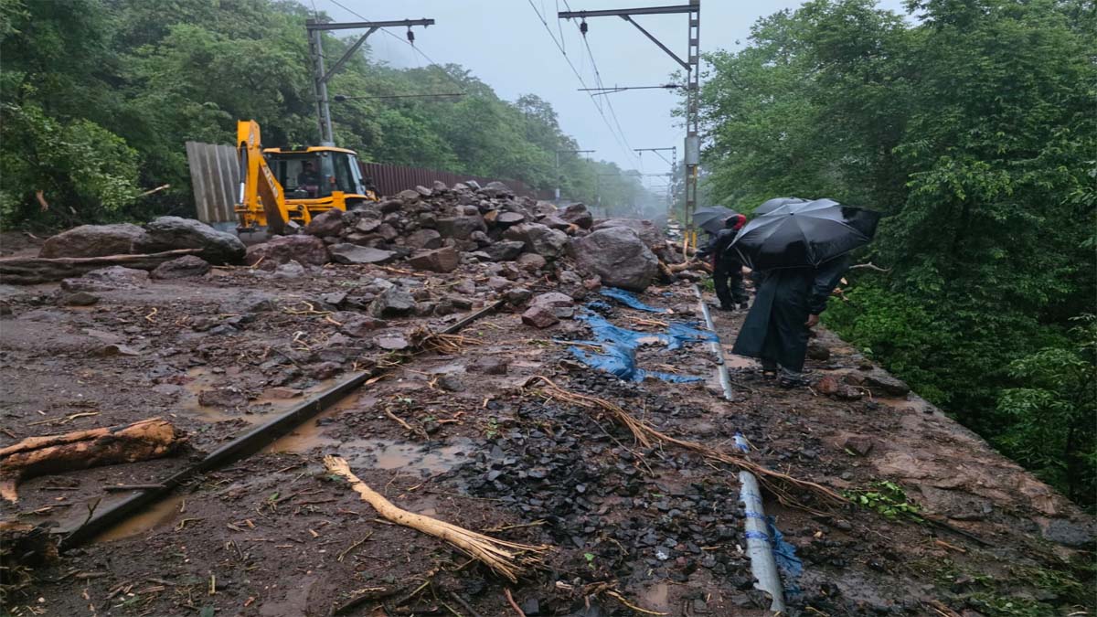 landslide at Mumbai-Pune railway Track
