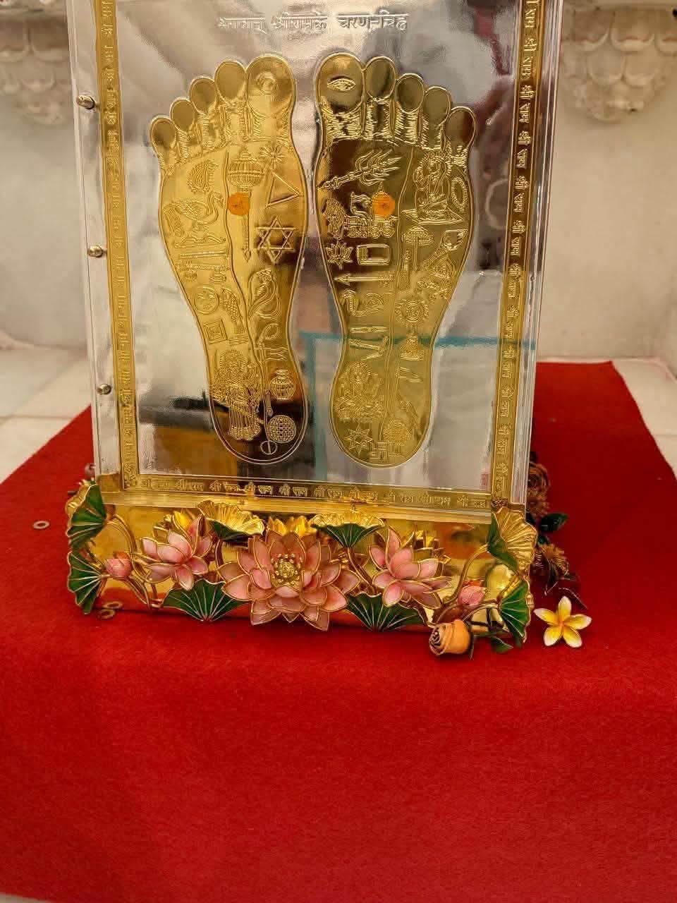 'अब मंदिर में नहीं दिख रही रामचरितमानस'