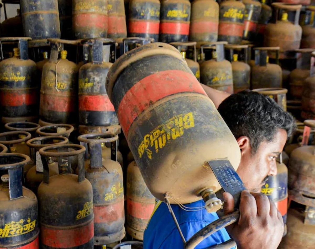 पहला बदलाव: LPG सिलेंडर हुआ सस्ता 