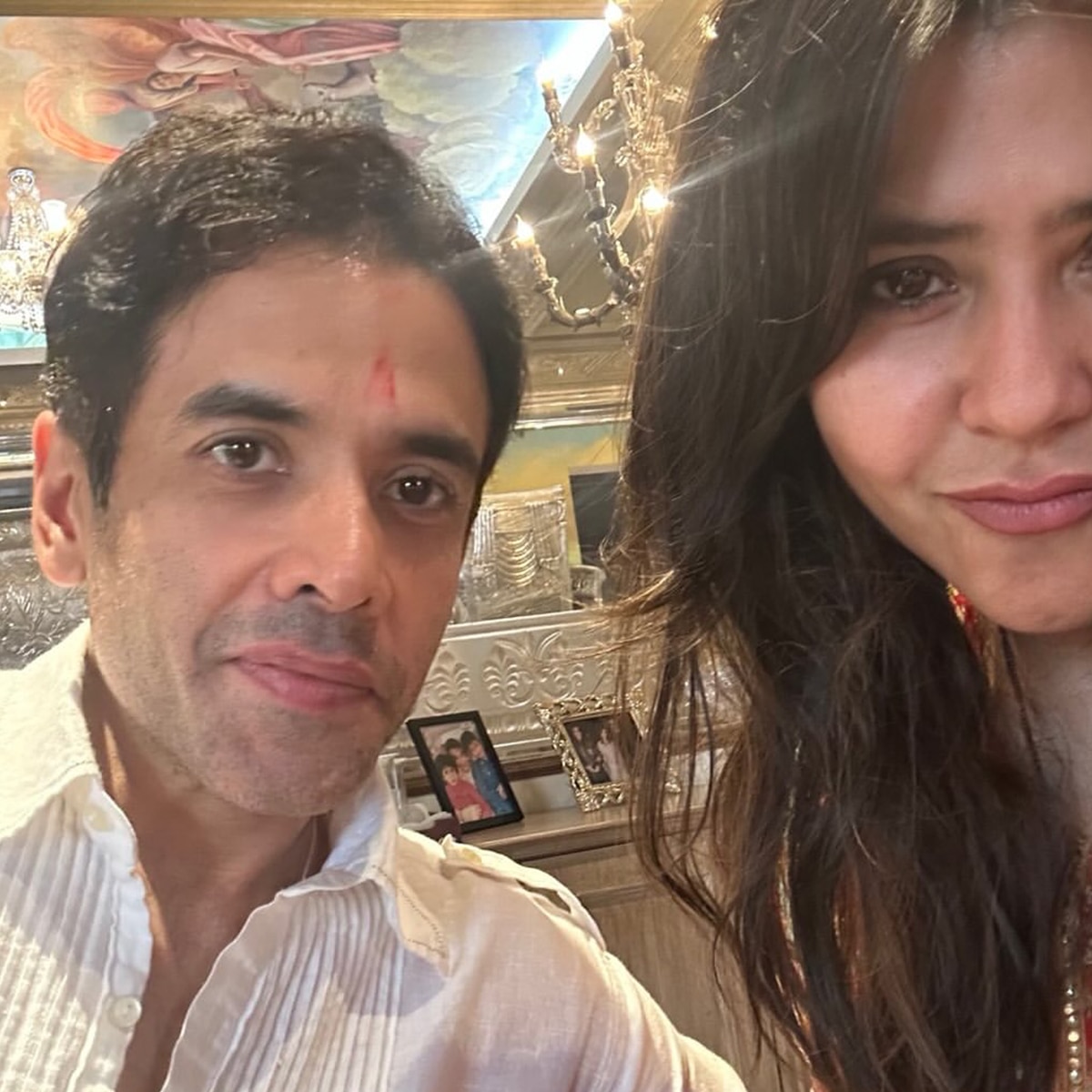 tusshar kapoor welcomes son with surrogacy