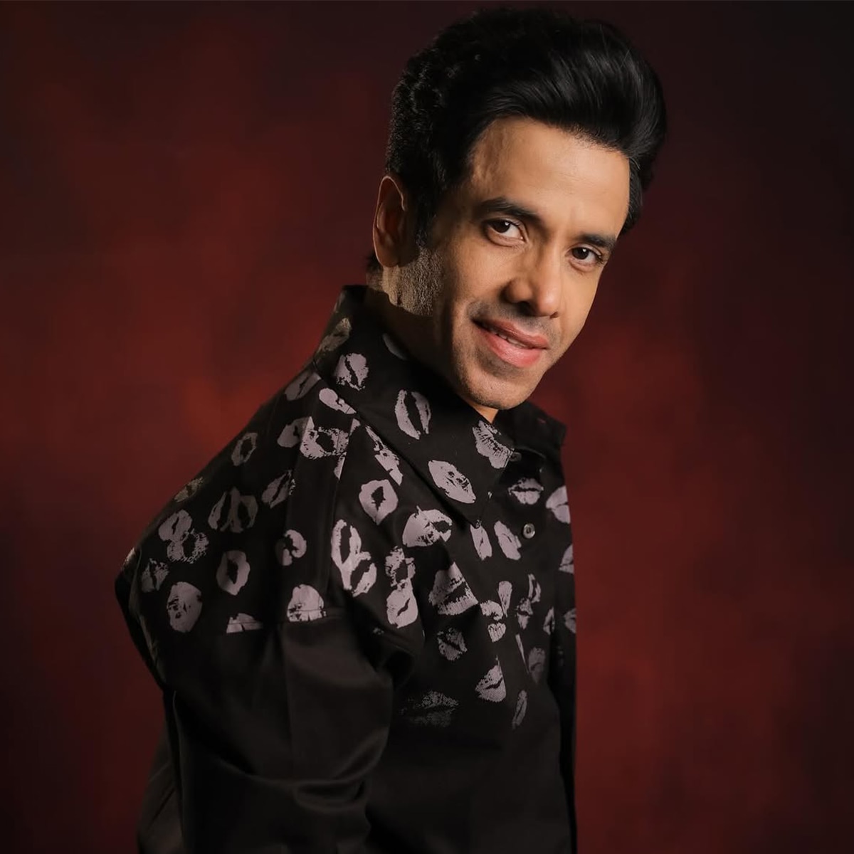 tusshar kapoor welcomes son with surrogacy