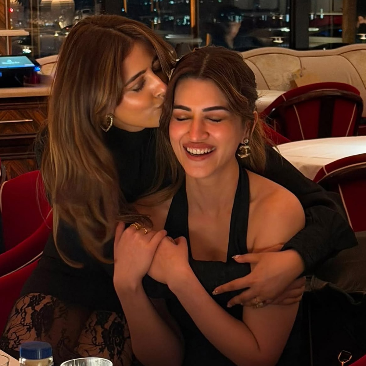  kriti sanon confirms relation with kabir bahia