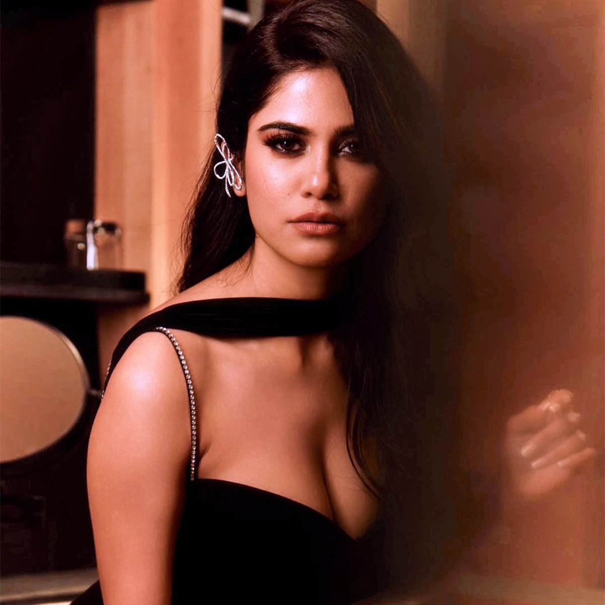 aaditi pohankar intimate scenes bobby deol 