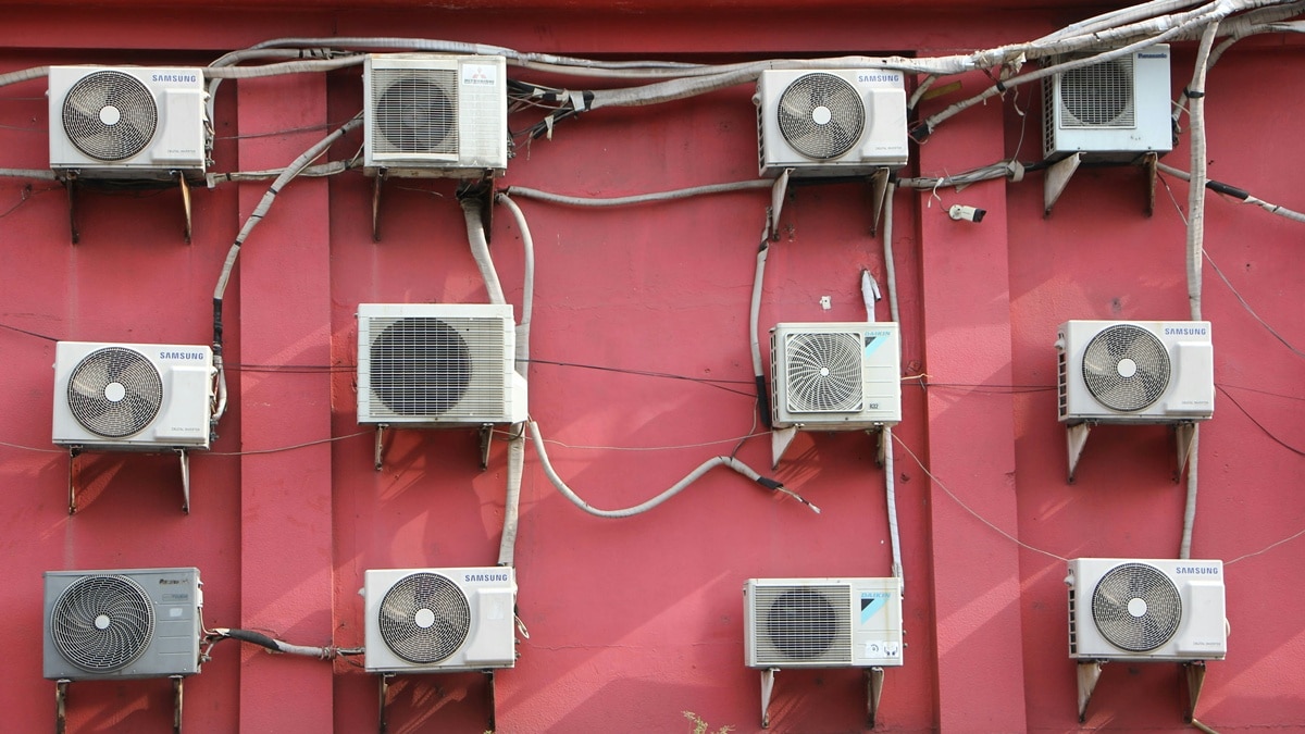 Ac water storage with cap and tap 