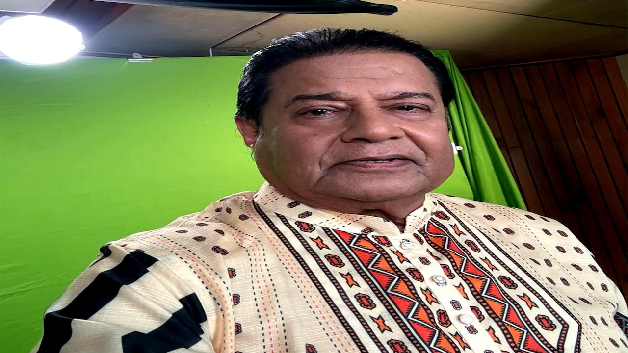 'कन्यादान करूंगा' 37 साल छोटी हसीना संग रोमांस पर बोला सिंगर