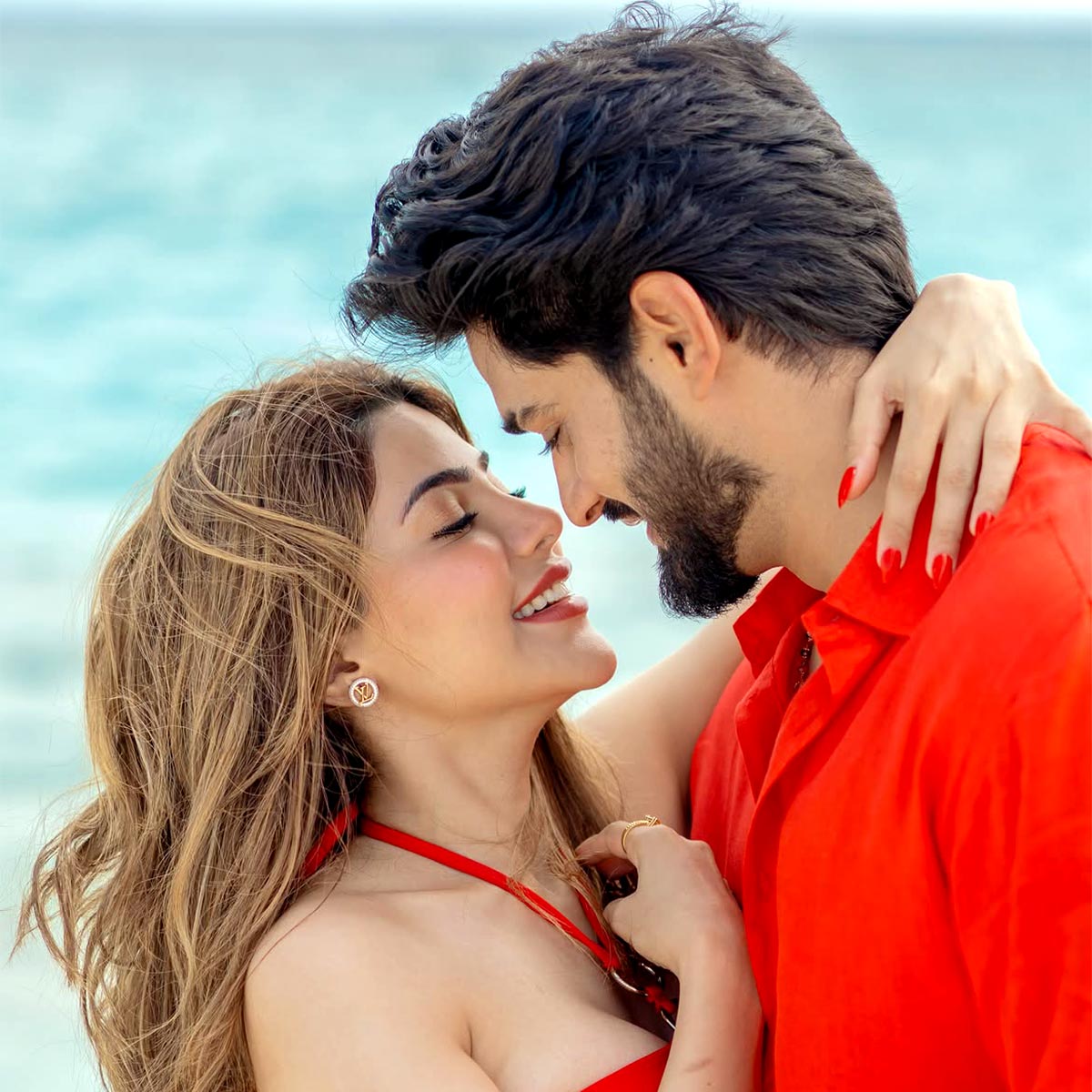 arbaz patel nikki tamboli gets romantic