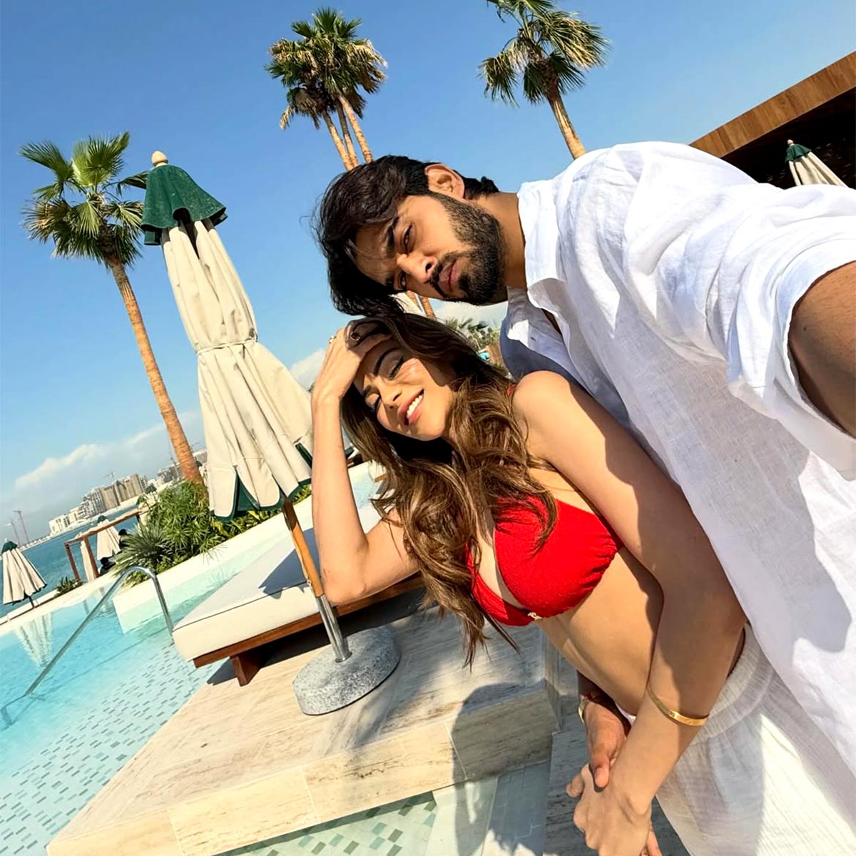 arbaz patel nikki tamboli gets romantic