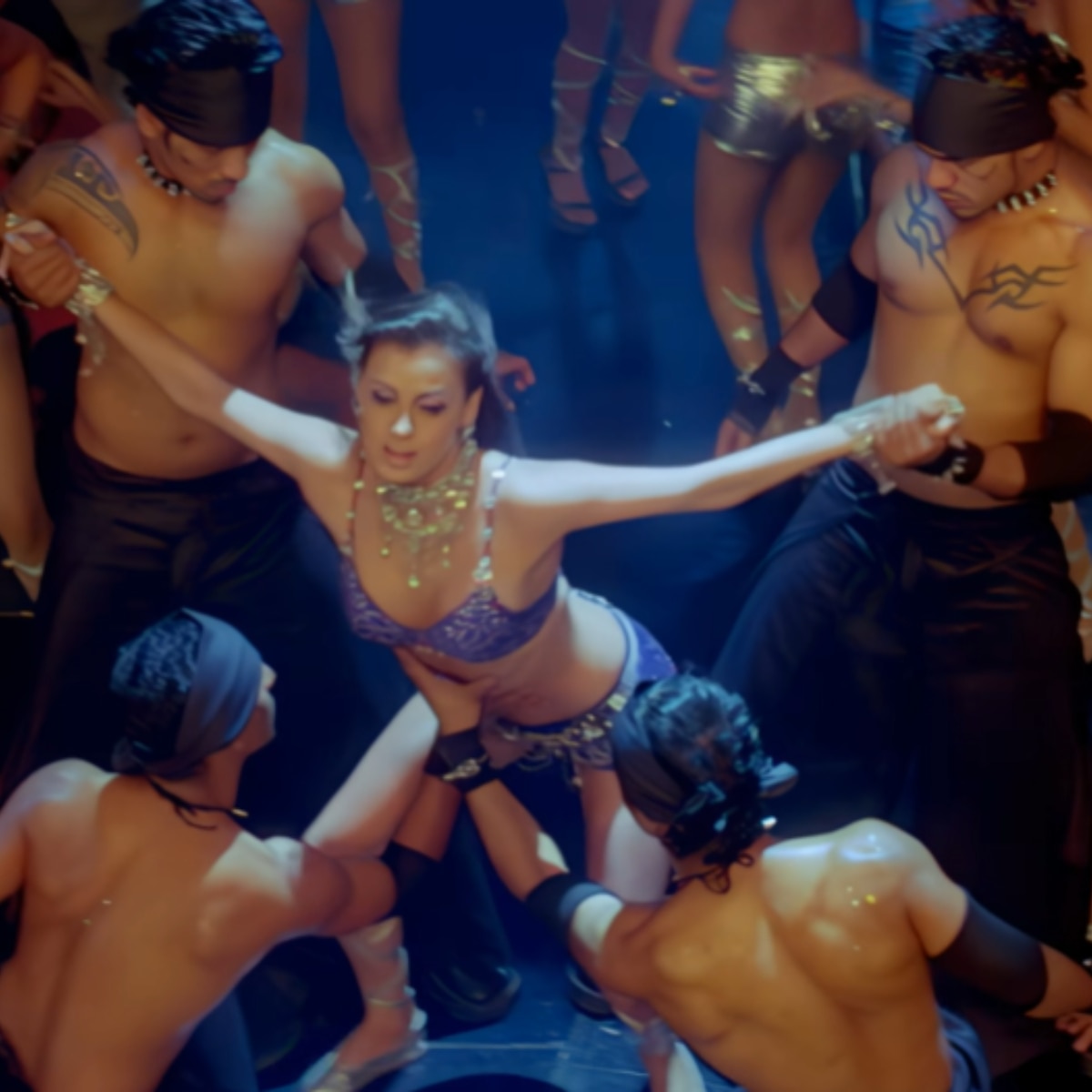 Dia Mirza On Stripping Clothes 