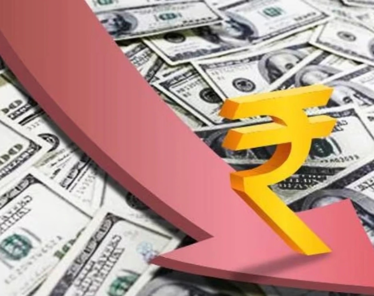 डॉलर के मुकाबले रुपया इतना बदला