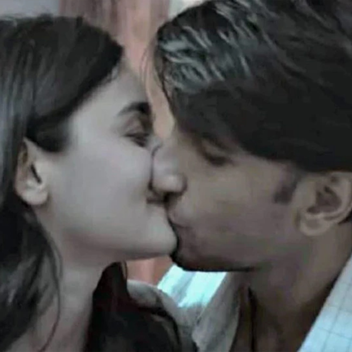 इंटीमेट 