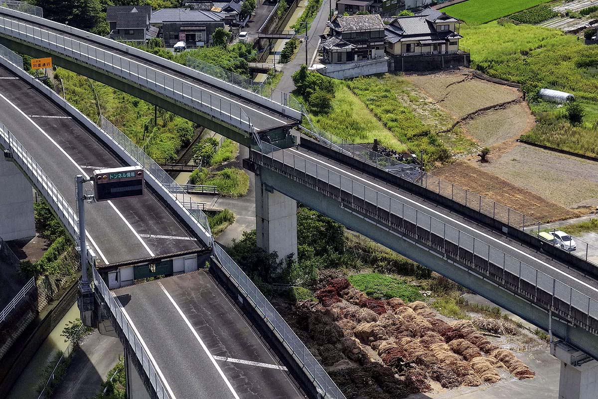 Japan Earthquake Car Chips 