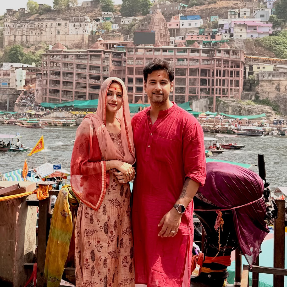 नुसरत जहां ने उज्जैन के महाकालेश्वर मंदिर के दर्शन किए