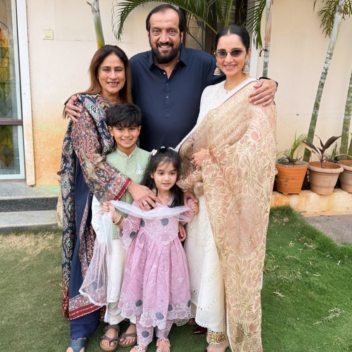 sania mirza living single life