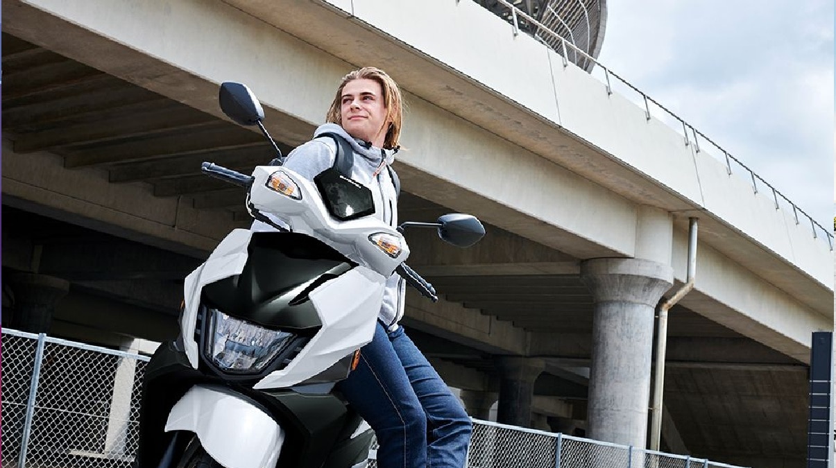 Suzuki Avenis