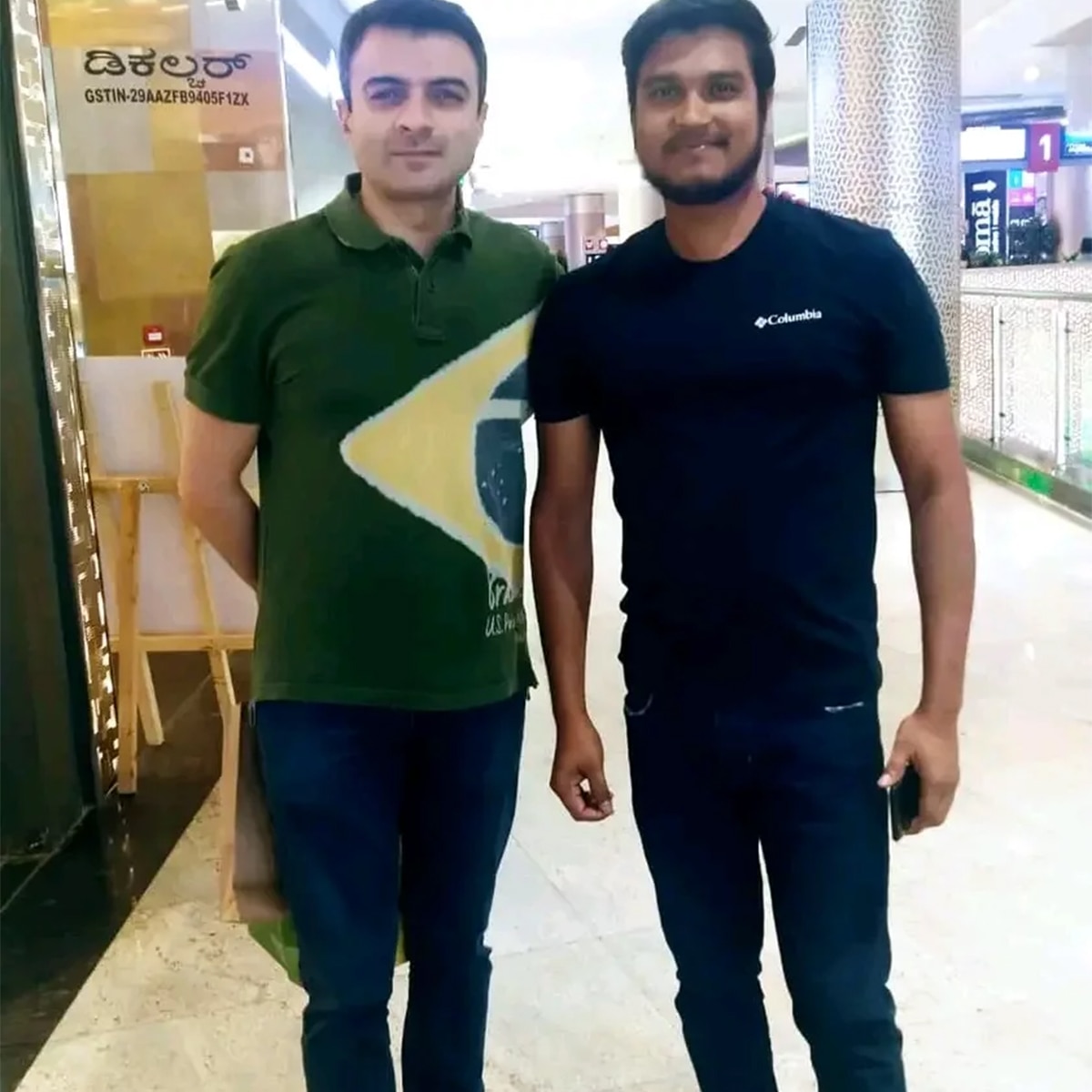 विवेक वी. मशरू 