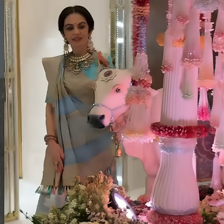 एंटीलिया में जन्माष्टमी का खूबसूरत नजारा. (Photo: Instagram/@rititkahairstylist)
