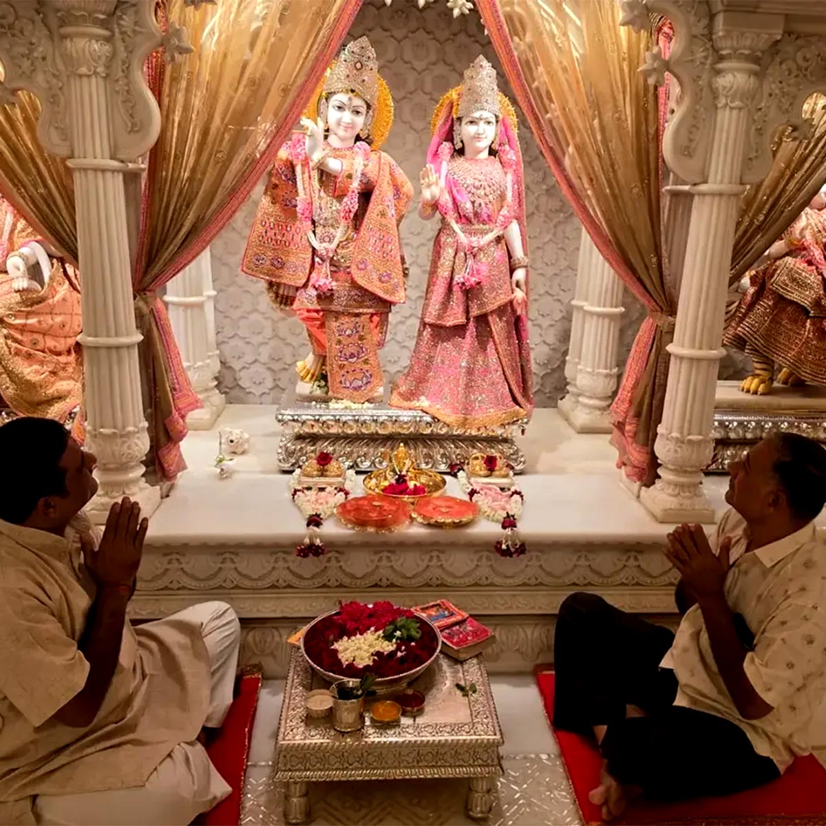एंटीलिया में जन्माष्टमी का खूबसूरत नजारा. (Photo: Instagram/@rititkahairstylist)