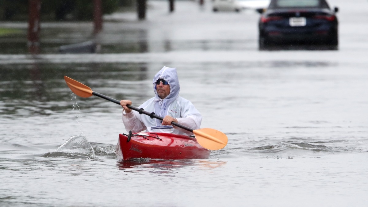 new-york-flooding-heavy-rain-noreaster-photos