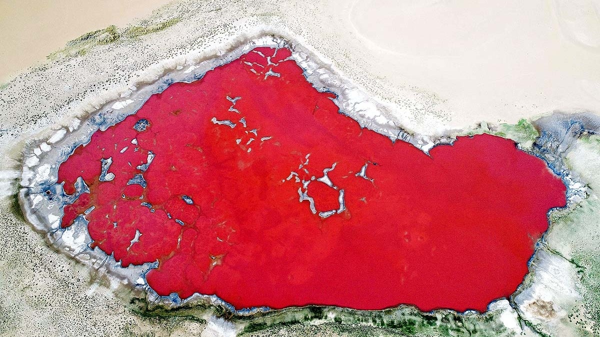 pink lake china