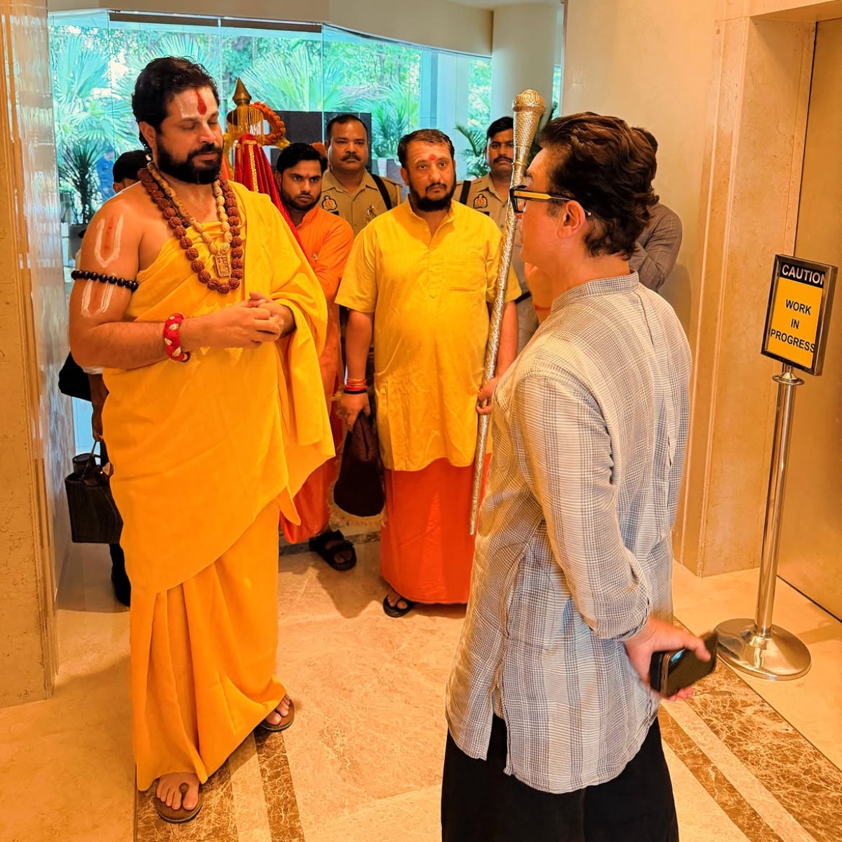 Aamir Khan Meets Jagadguru Satishacharya