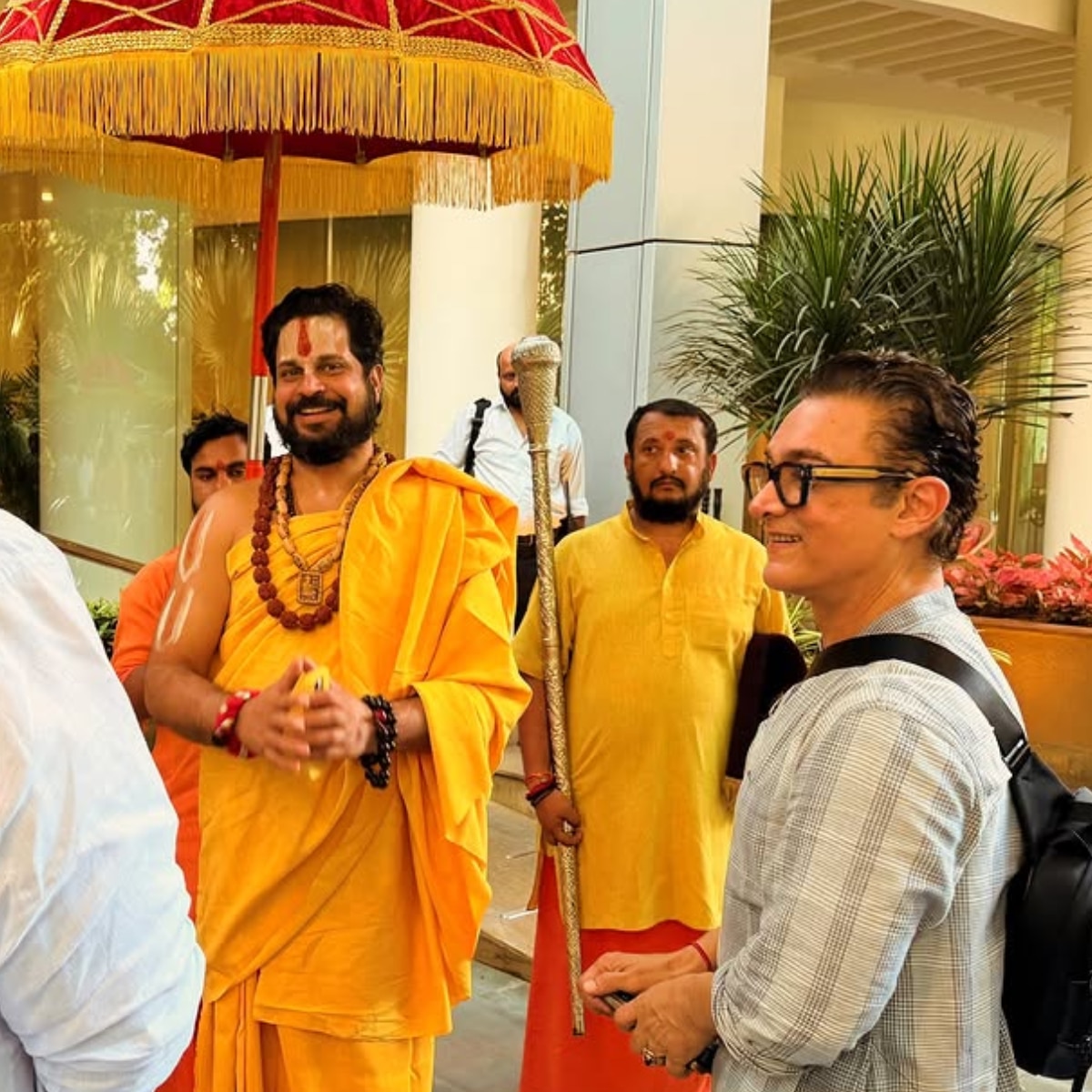 Aamir Khan Meets Jagadguru Satishacharya