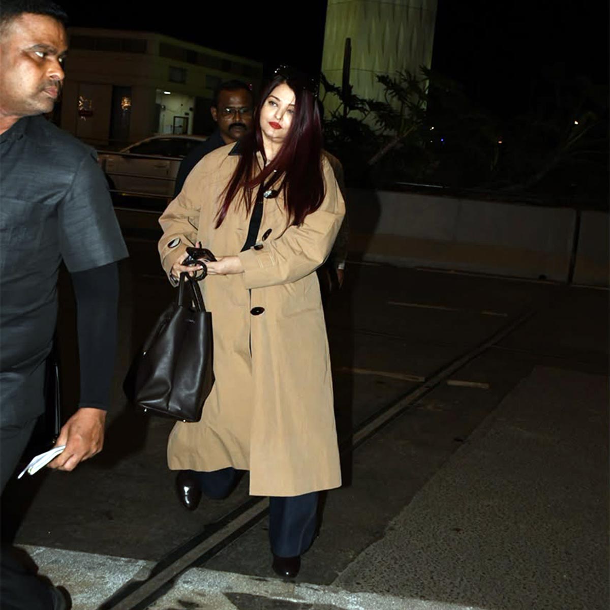 aishwarya rai spotted at airport 