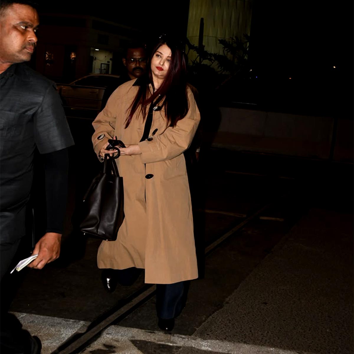 aishwarya rai spotted at airport 