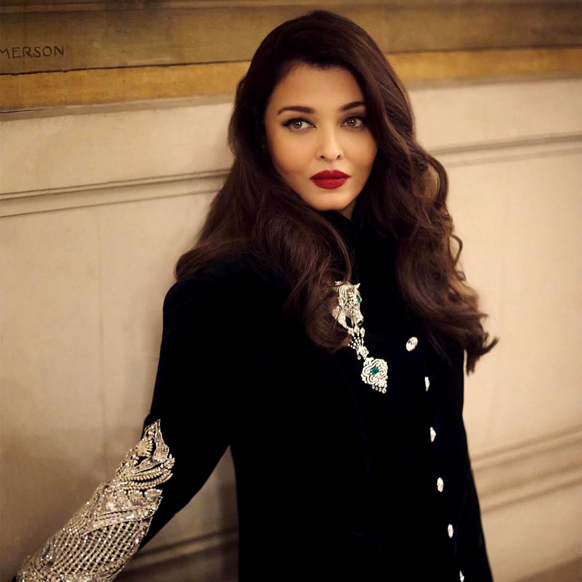aishwarya rai spotted at airport 