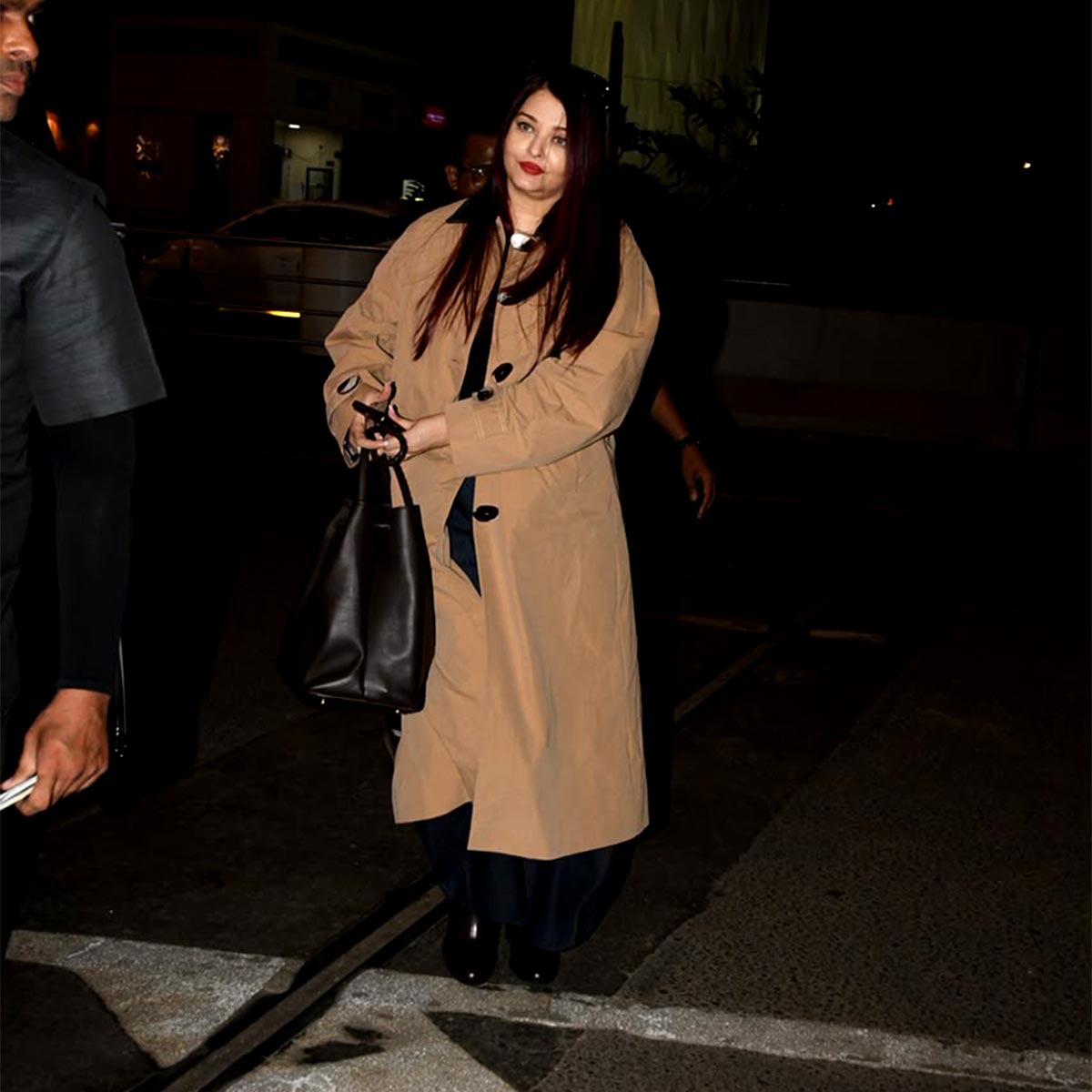 aishwarya rai spotted at airport 