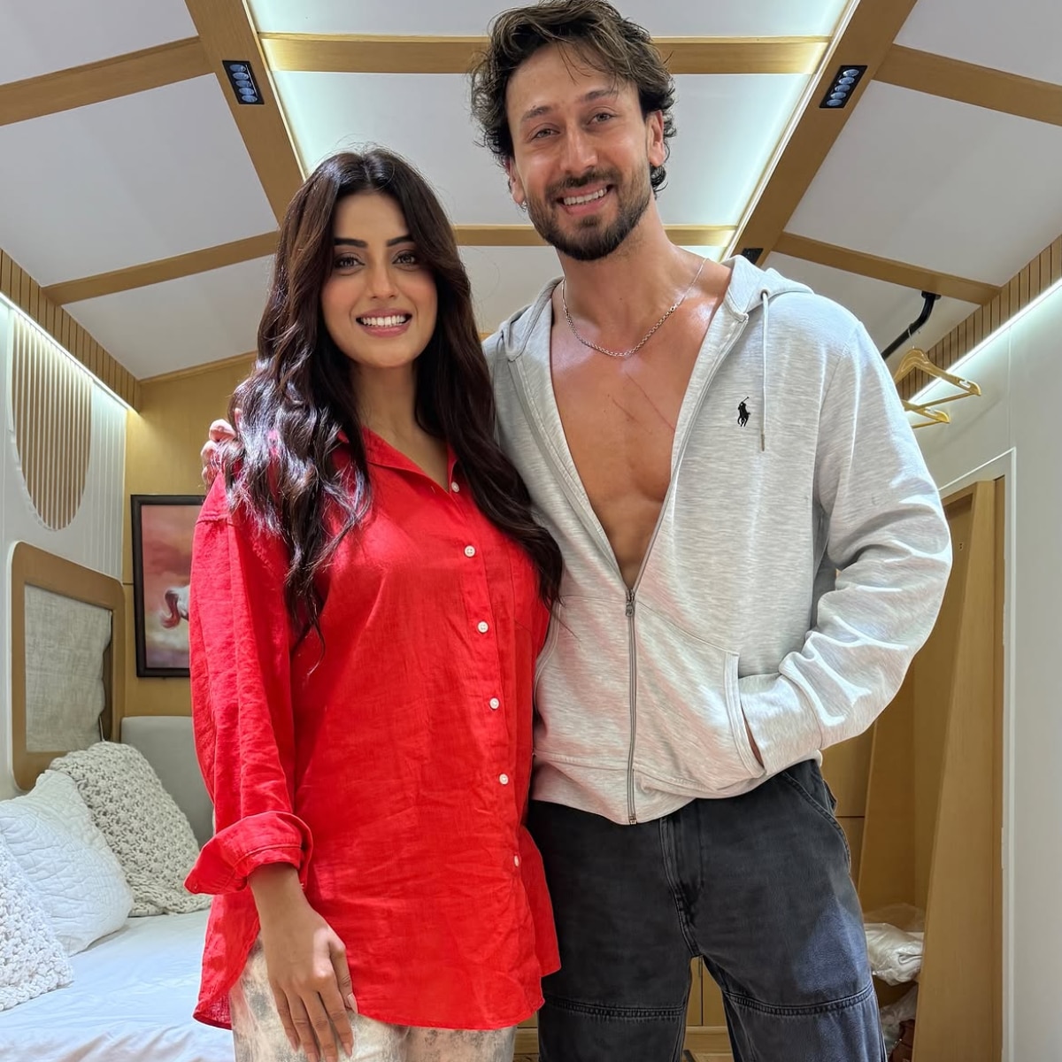 akshara singh tiger shroff