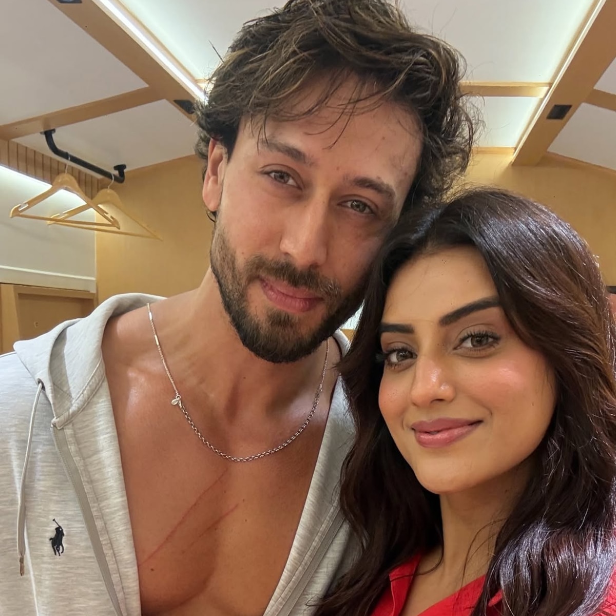 akshara singh tiger shroff