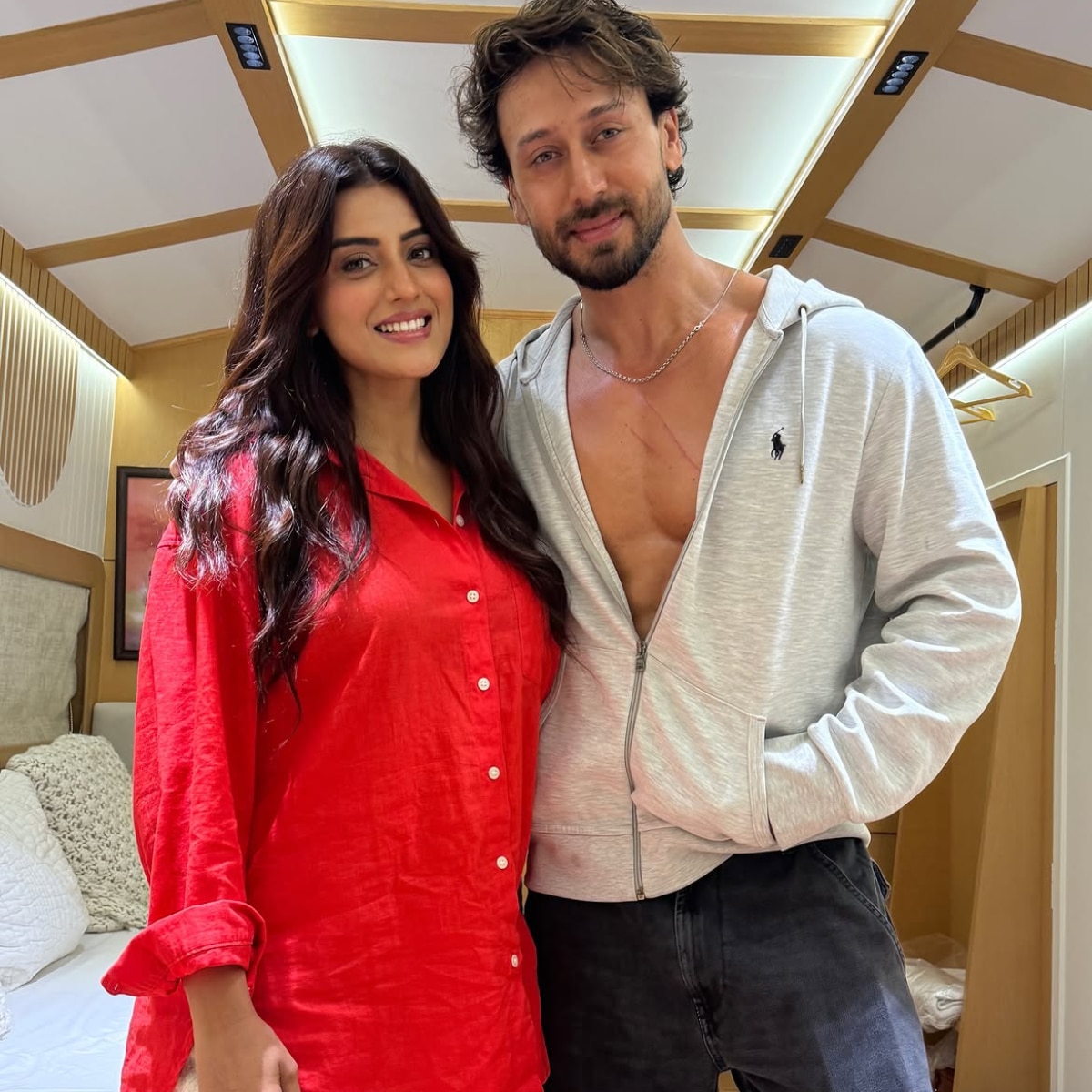 akshara singh tiger shroff