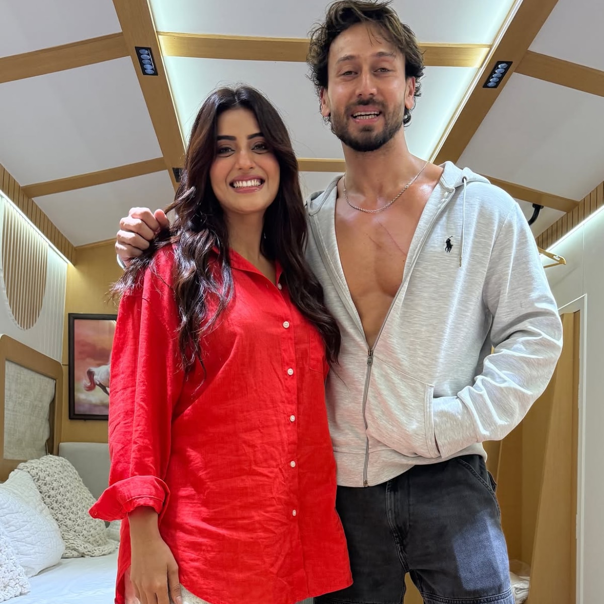akshara singh tiger shroff