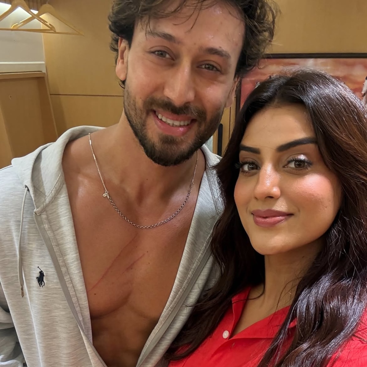 akshara singh tiger shroff