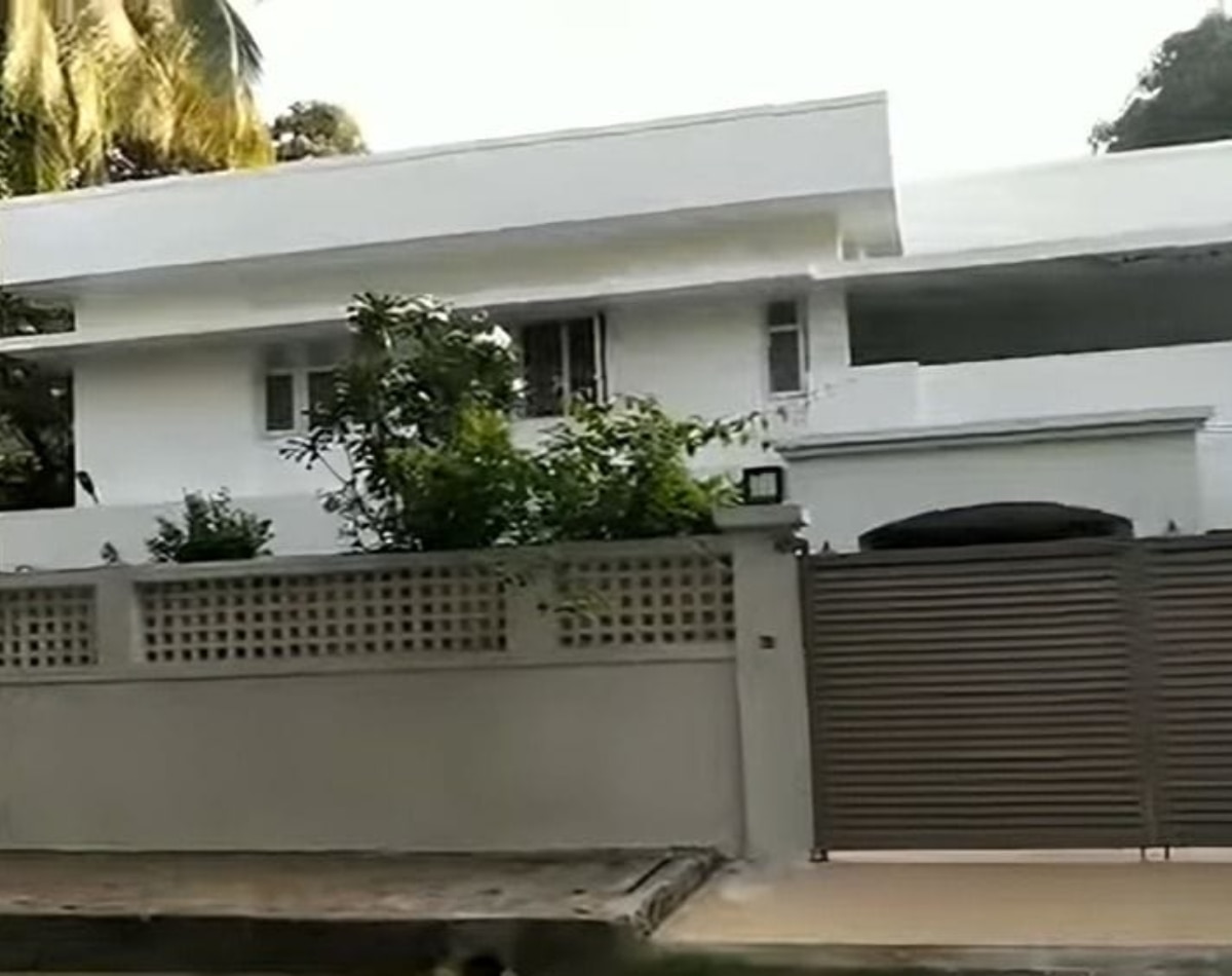 अक्षय खन्ना की प्रॉपर्टी, घर, कार