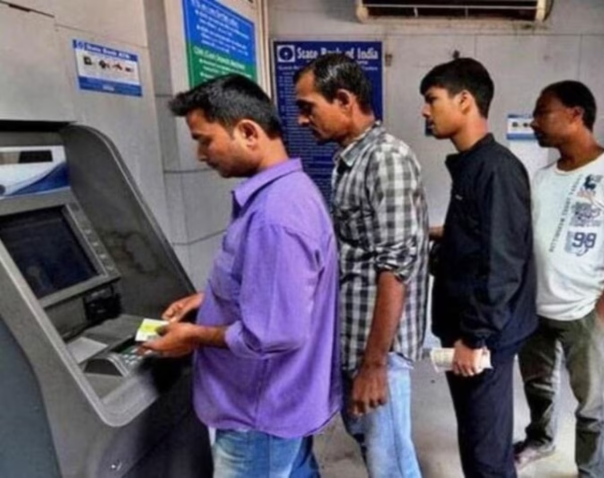 रेग्युलर ATM यूज पर बढ़ेगा बोझ
