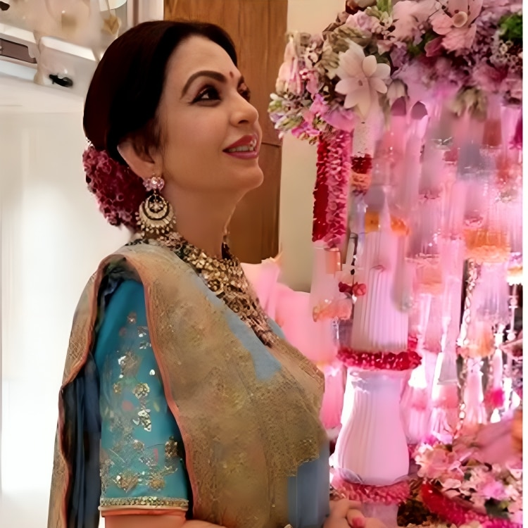 एंटीलिया में जन्माष्टमी का खूबसूरत नजारा. (Photo: Instagram/@rititkahairstylist)