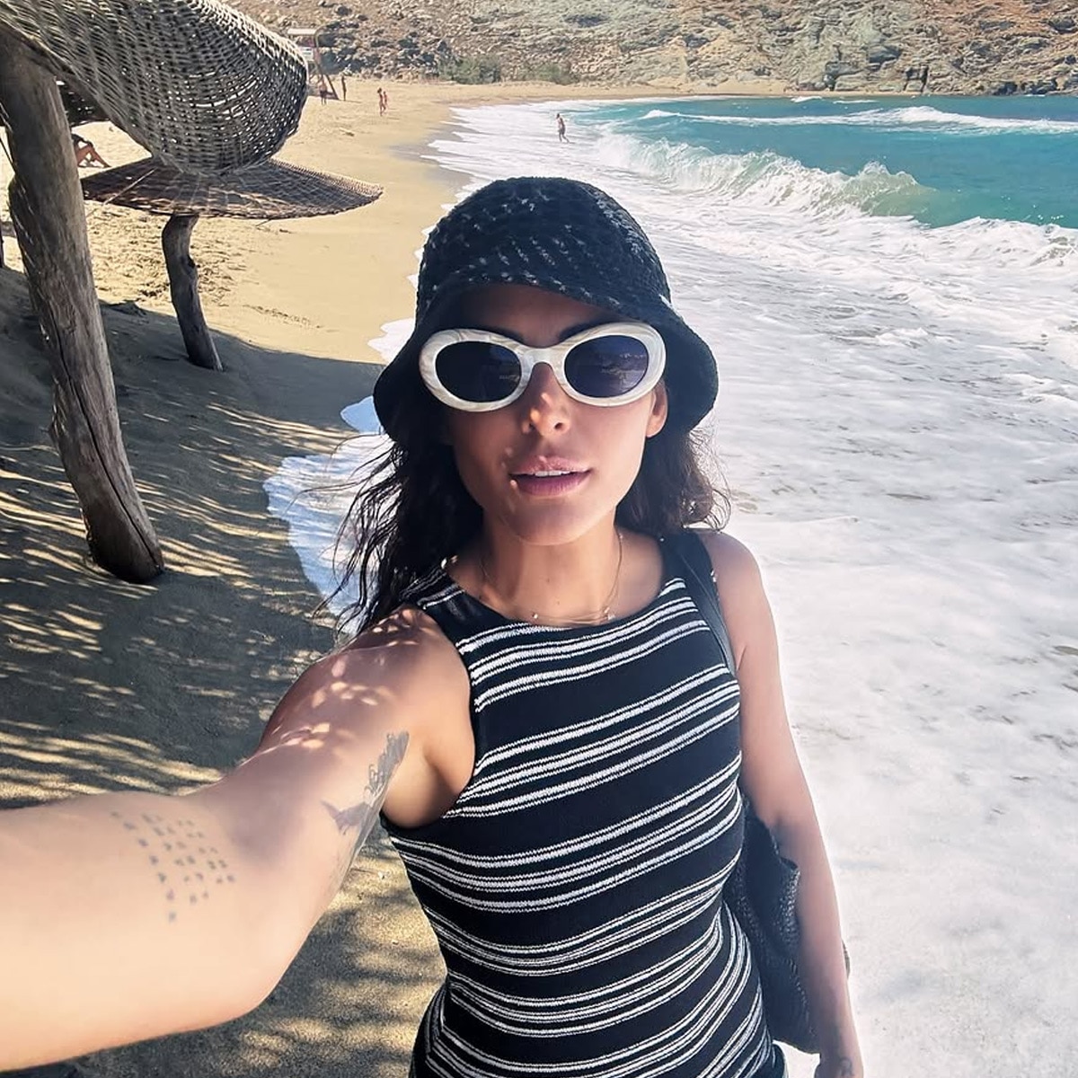 irani actress mandana karimi topless look 